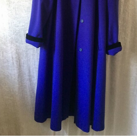 ! Vintage 1992 Wool Dress Coat in Periwinkle Wool with Black Velvet Trim 14 Tall - Picture 10 of 10